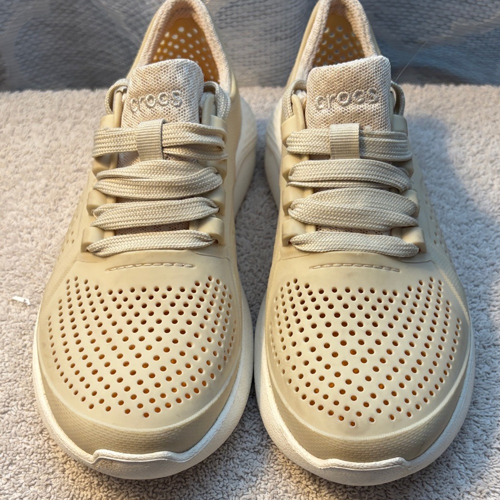Crocs Women's Cream Athletic Shoes Sz:6 LiteRide extremely comfortable